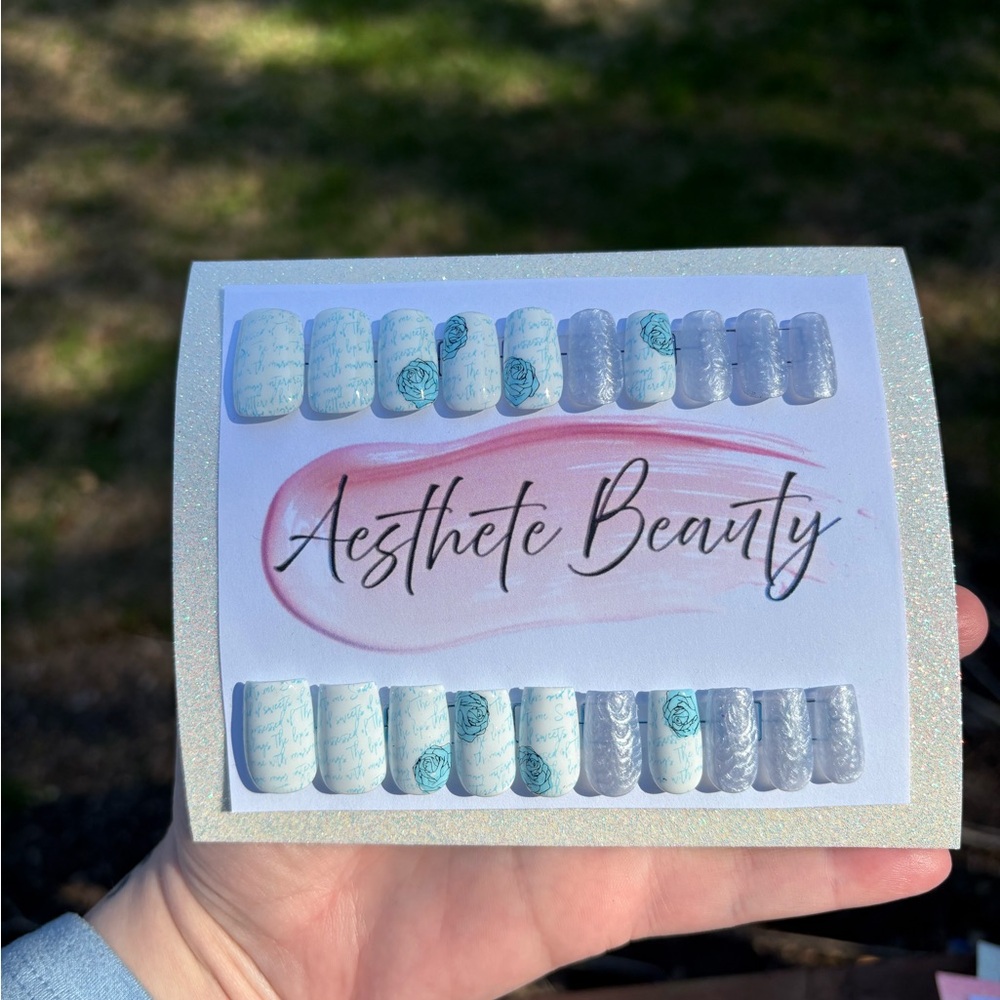 Light Blue Floral Press-On Nail Set